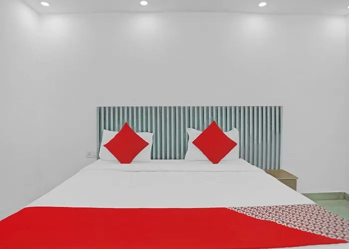 Oyo Sunrise Villa Near Qutab Minar Metro Station