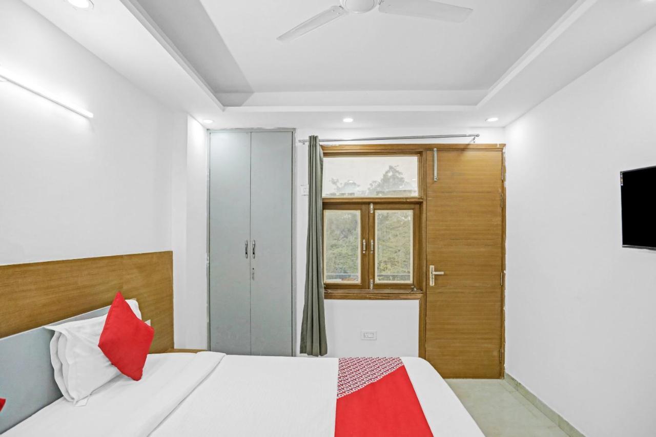 Oyo Sunrise Near Qutab Minar Metro Station 3*