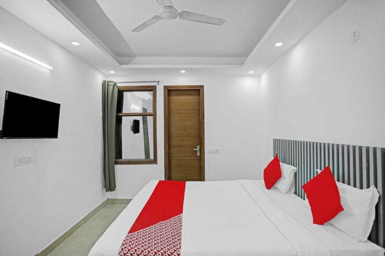 Hotel Oyo Sunrise Near Qutab Minar Metro Station 3*